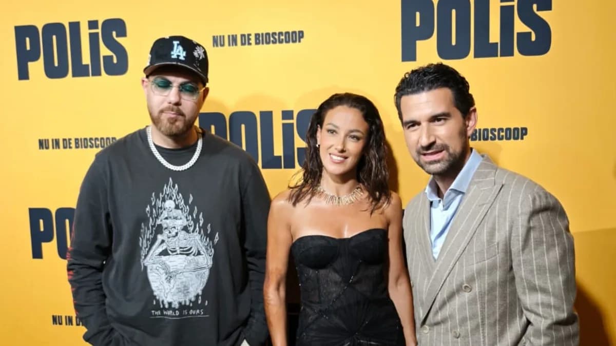 "Polis" filminin Amsterdam'daki galasında başrol oyuncuları Cansu Tosun, Murda ve Sinan Eroğlu kırmızı halıda birlikte poz verdi.
