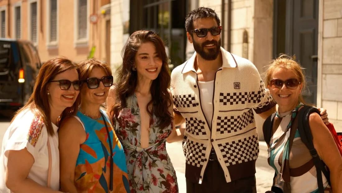 Özge Gürel'e İtalya'da yoğun ilgi