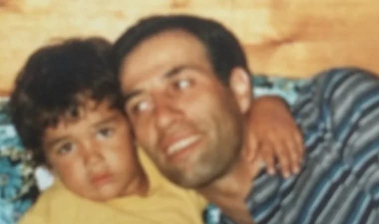 Ali Sunal babası Kemal Sunal'ın ölüm yıl dönümünde duygusal bir fotoğraf paylaştı