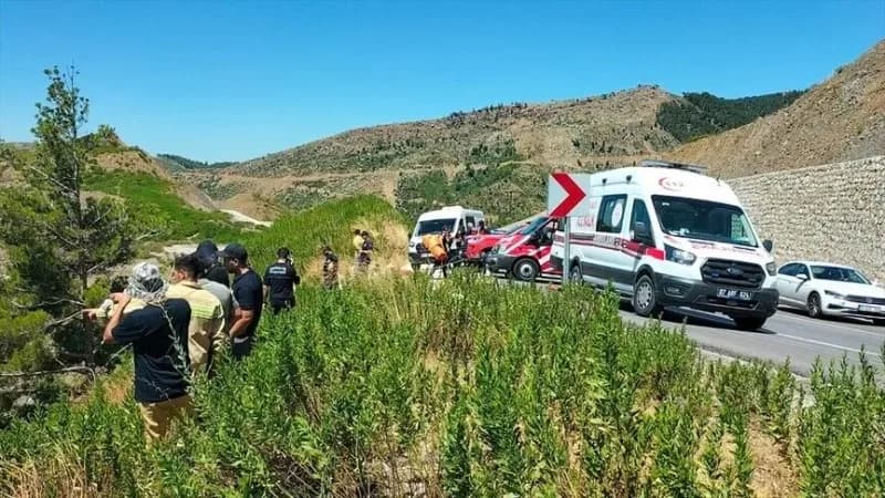 Antalya'da otomobil uçuruma yuvarlandı: 5 kişi yaşamını yitirdi