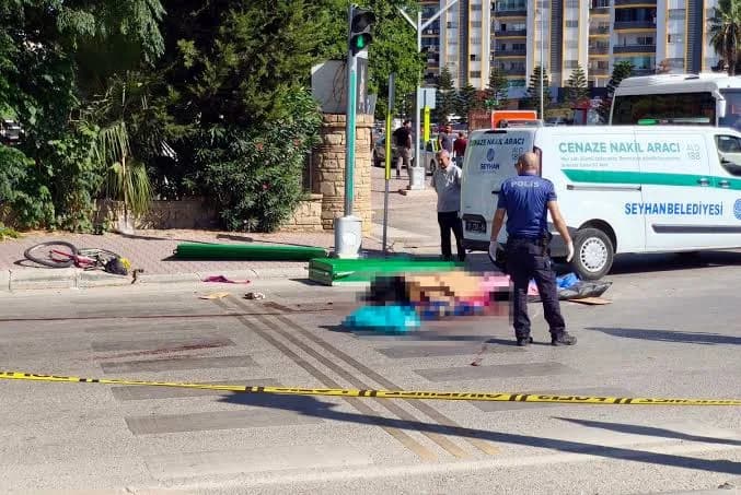 Adana Seyhan'da Bisiklet Süren Duran Yeysıkan Kamyonun Altında Kaldı