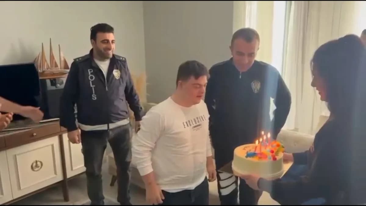 Çekmeköy’de Down Sendromlu Melik’e Polislerin Unutulmaz Doğum Günü Sürprizi