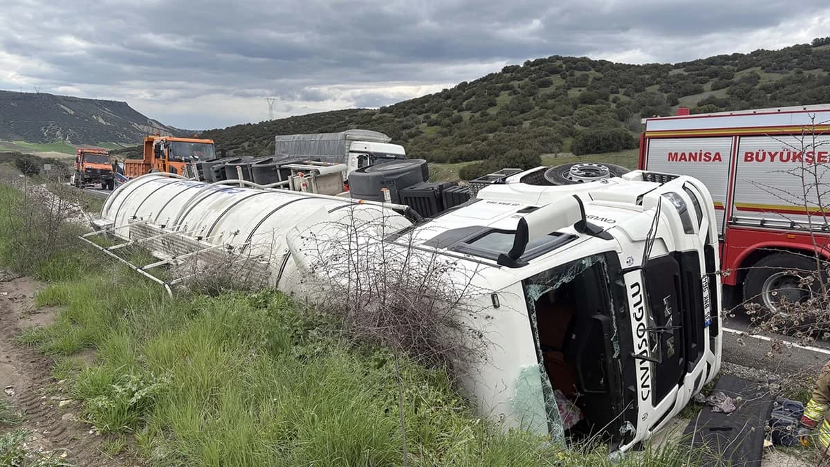 Manisa’da Tanker Devrildi: 1’i Ağır 3 Yaralı