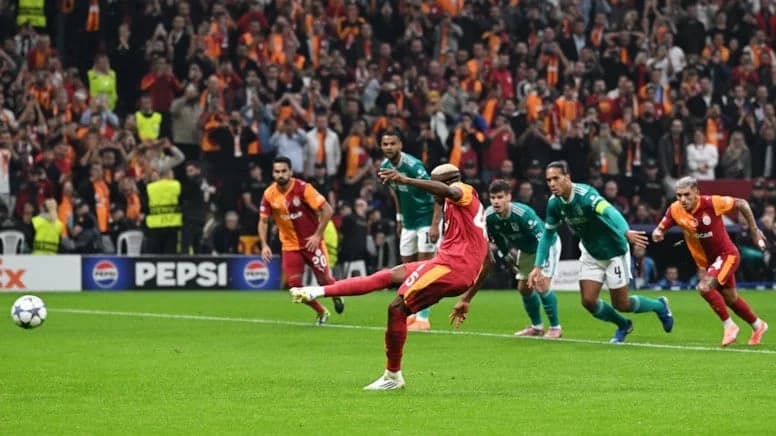 Osimhen penaltıyla Galatasaray’ı Liverpool karşısında öne taşıdı