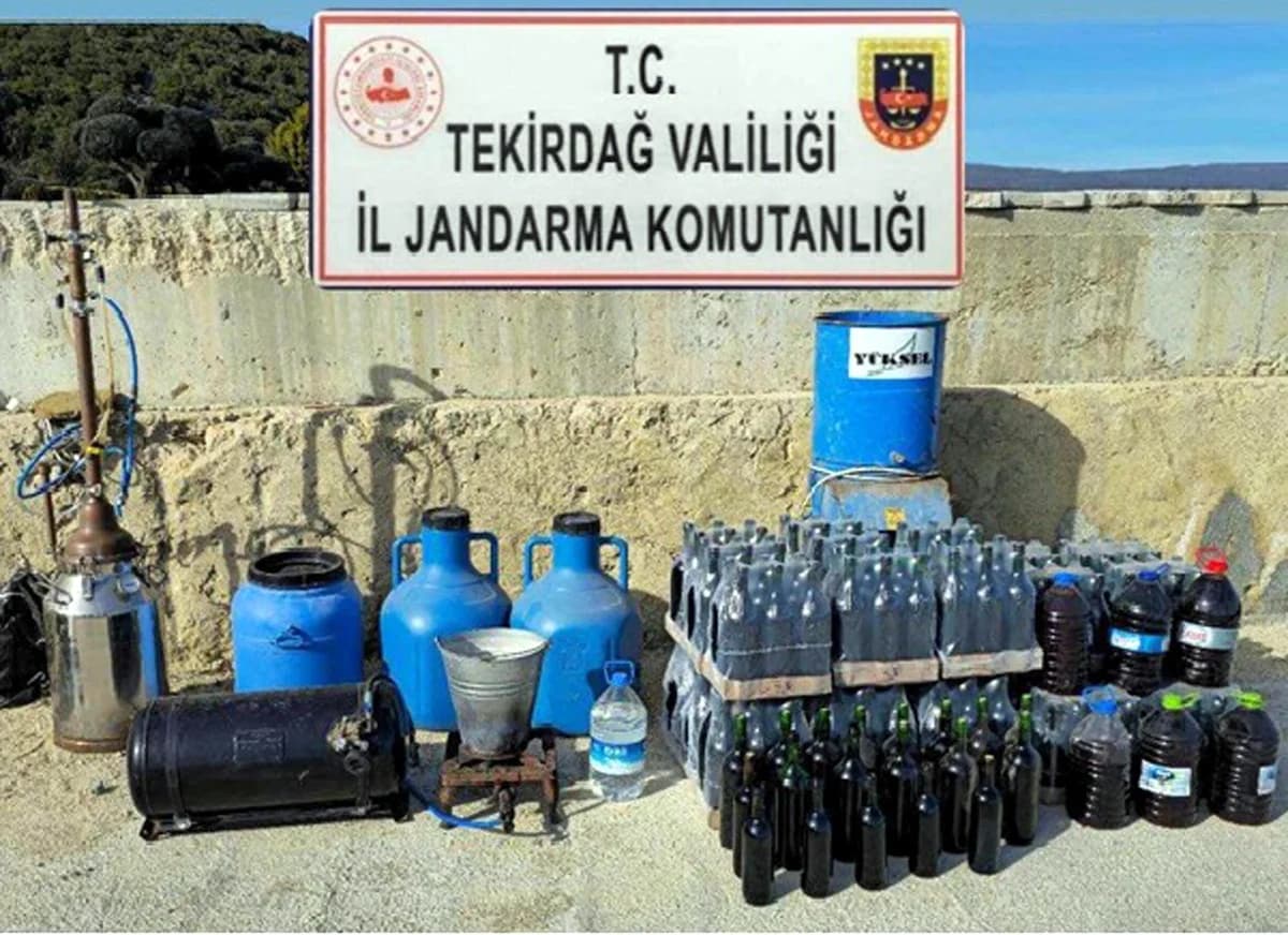 Tekirdağ’da Çiftlik Evi Operasyonu: Silah, Uyuşturucu ve Sahte İçecekler Ele Geçirildi