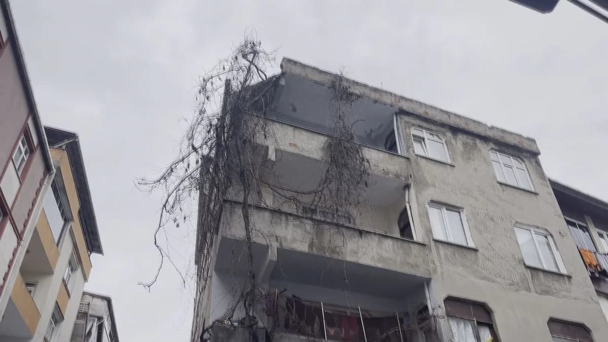 Bağcılar’da 4 Katlı Bina Çöktü