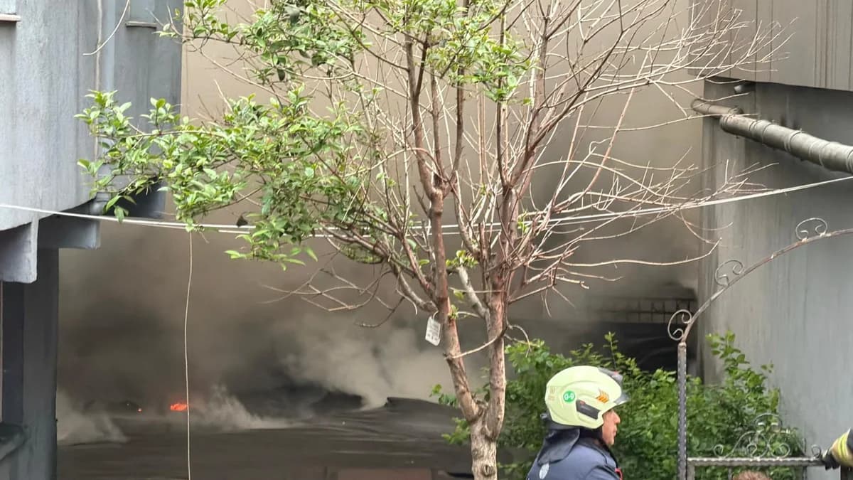 Kağıthane’de Kabus Dolu Sabah: Metruk Binada Başlayan Yangın Komşuya Sıçradı, 1 Yaralı