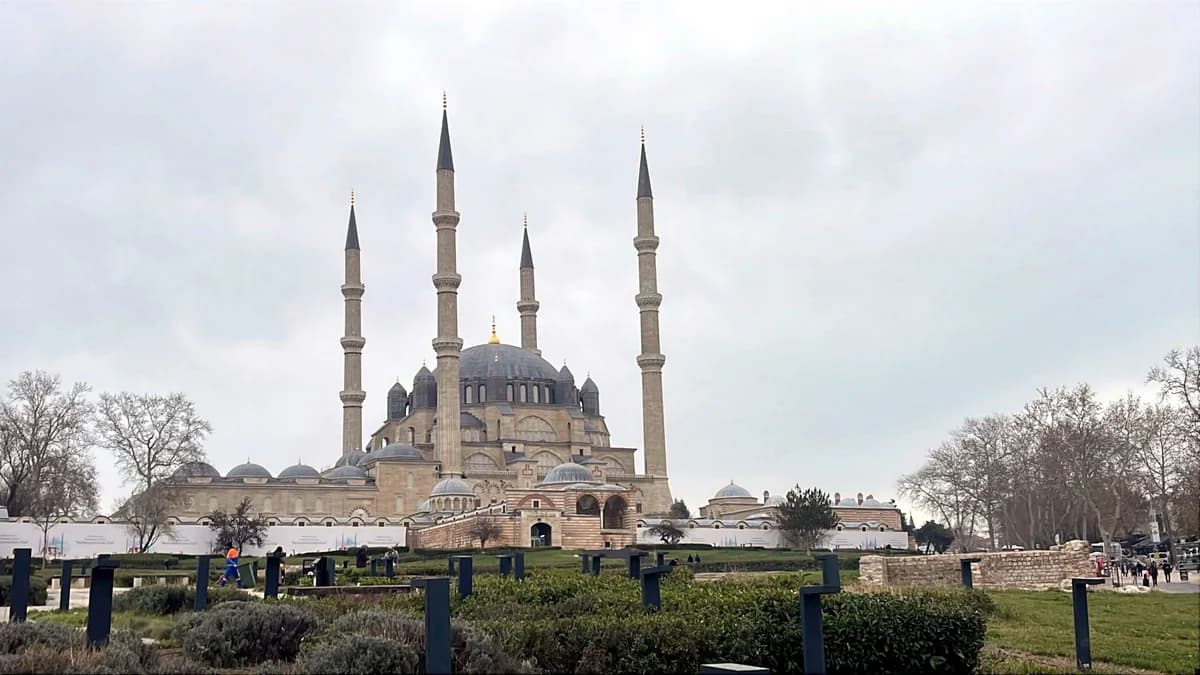 Selimiye Camisi’nde 4 Yıl Aradan Sonra İlk Bayram Namazı Coşkusu