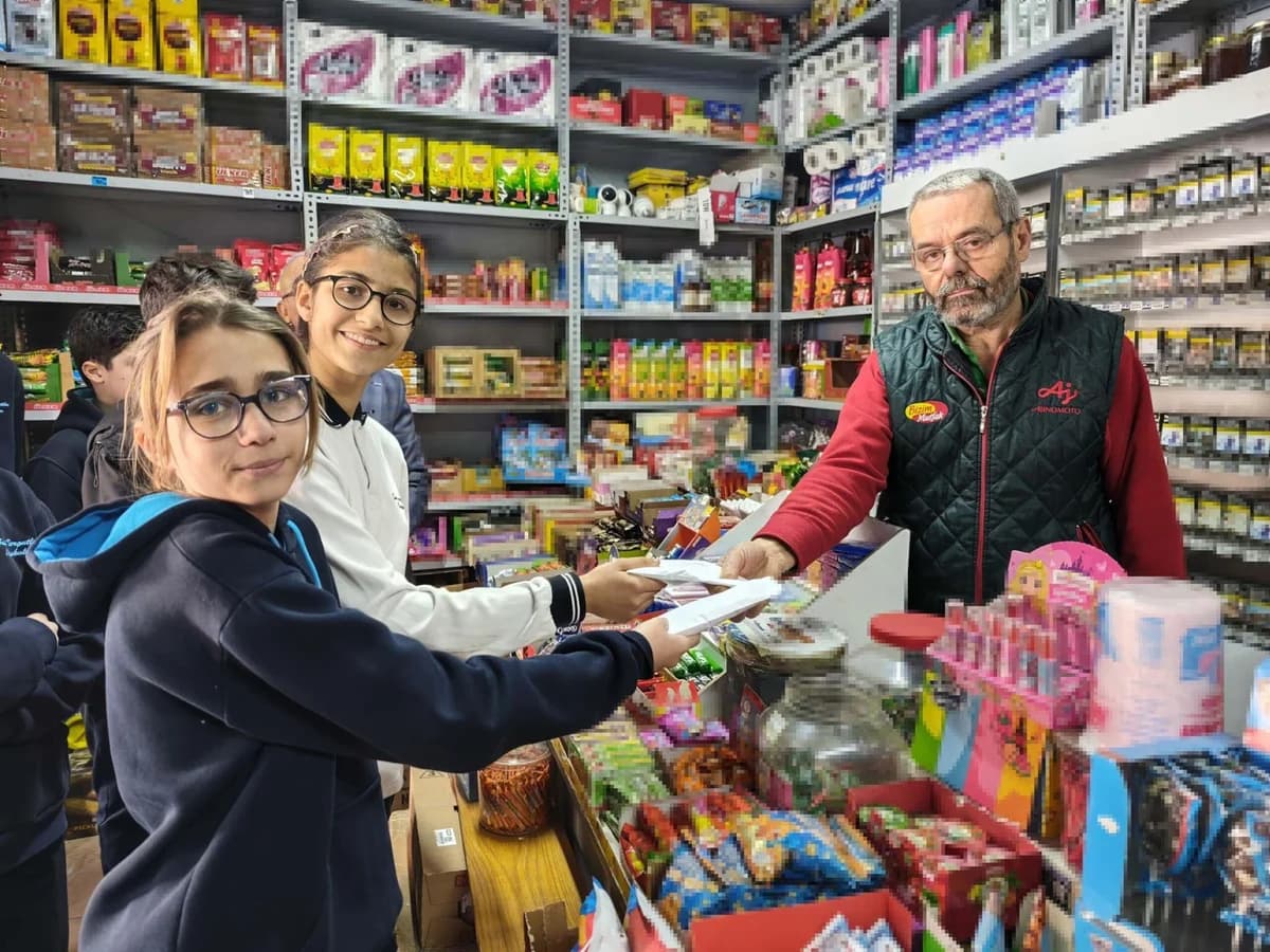 Turgutlu’da Öğrenciler ‘Zimem Defteri’ Geleneğiyle Dayanışma Gösterdi