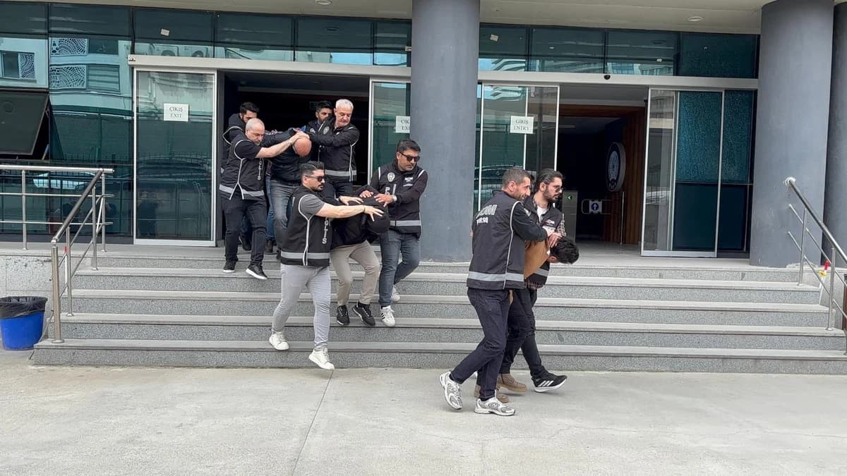 Bursa’da Çiftçileri Kaptırdılar: Kıraathane Görünümlü Kumarhanelerde Kadınlı Dolandırıcılık Operasyonunda 14 Gözaltı