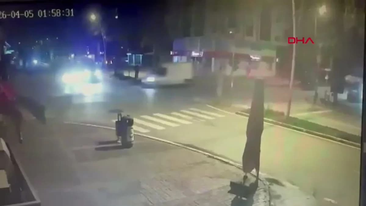 Antalya’da Ambulans Minibüs Çarpıştı: 2 Yaralı