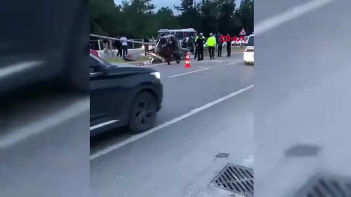 Mersin’de Akılalmaz Kaza: Otomobil İkiye Bölündü, 4 Yaralı