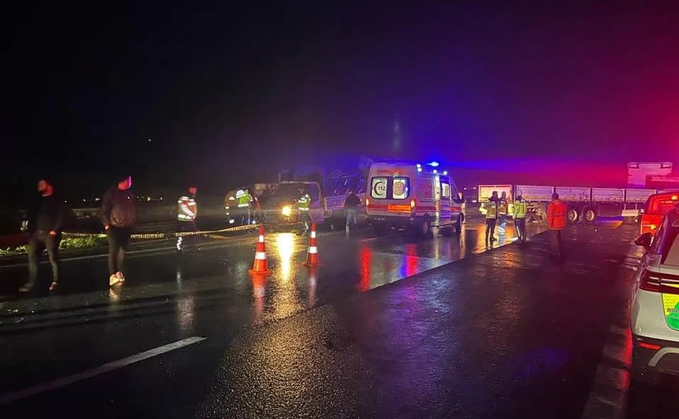 Nurdağı’nda TIR ile Kamyonet Çarpıştı: 1 Ölü, 1 Yaralı