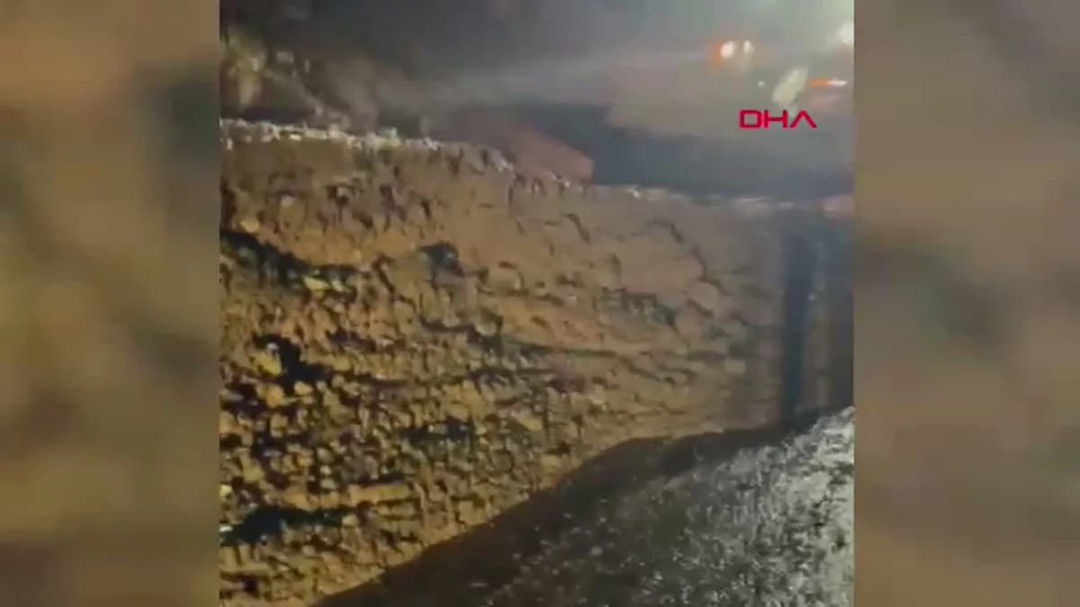 Gercüş’te Heyelan Sonrası Köy Yolu Yeniden Açıldı