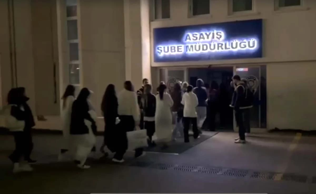 Ankara’da Yabancı Kadınları Usulsüz Çalıştıran Eğlence Mekanlarına Operasyon: 29 Gözaltı