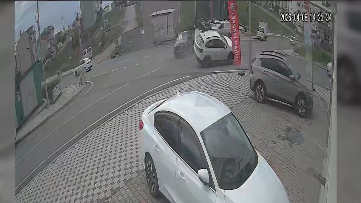 Çayırova’da İki Cipin Çarpıştığı Kaza: 7 Yaralı