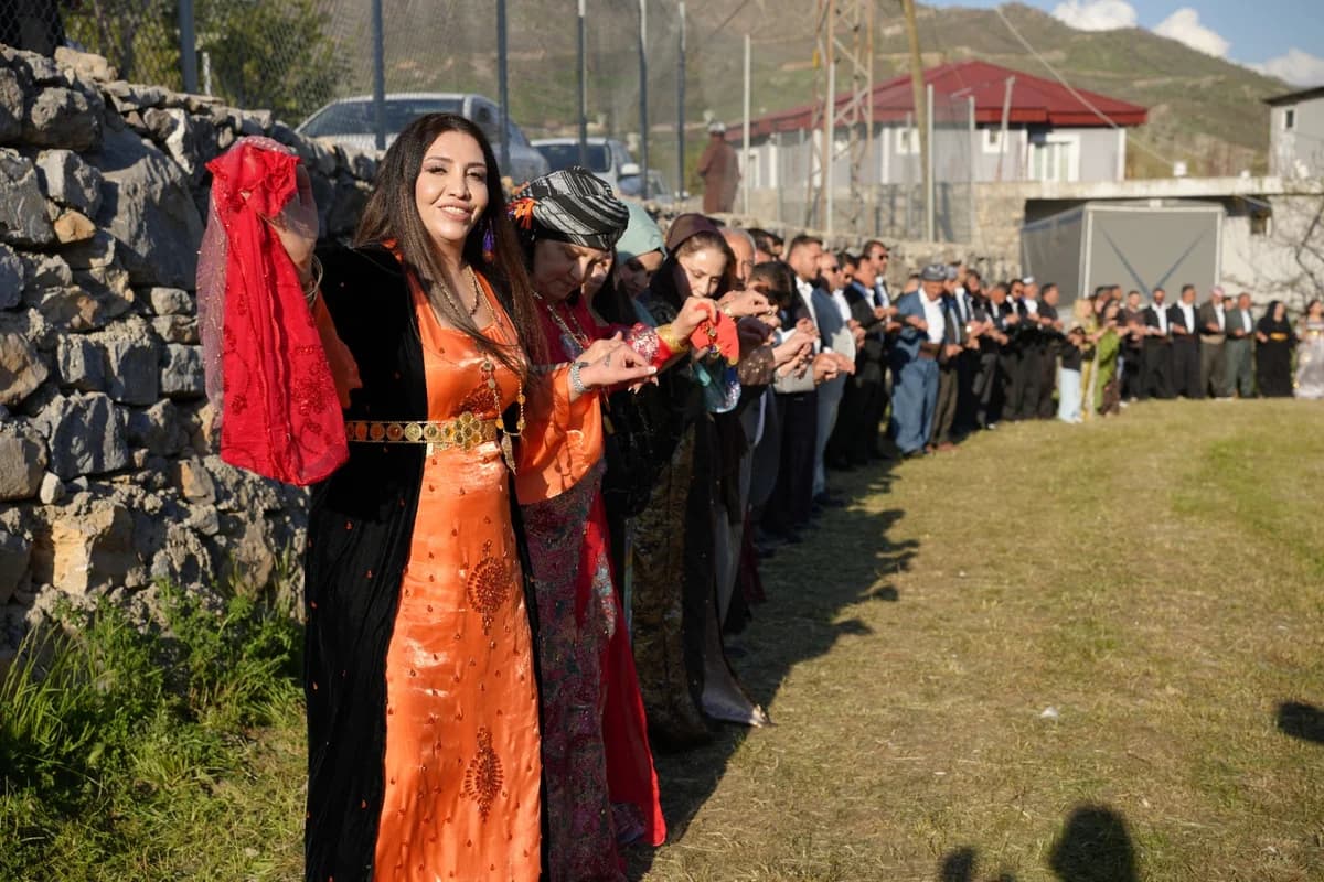Şırnak’ta Aşiret Yasağına Rağmen Kadınlar Halay Başına Geçti: ‘Kadınlar Baş Tacımızdır’
