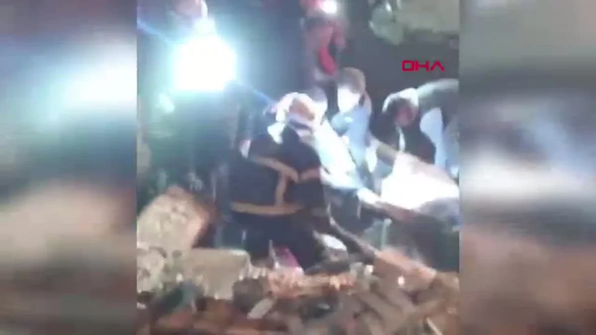 Kastamonu’da Fırtına Faciası: Ahır Çatısı Çöktü, 4 Büyükbaş Hayvan Hayatını Kaybetti