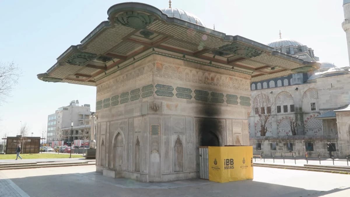 İstanbul’un Tarihi Tophane Çeşmesi Ateşten Zarar Gördü