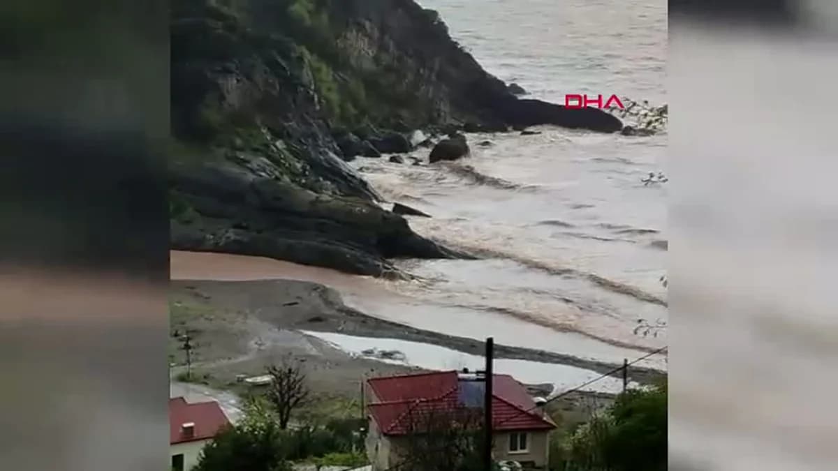 Bartın’da Sağağın Ardından Karadeniz Çamurlaştı: Sahil Boydan Boya Kahverengine Büründü