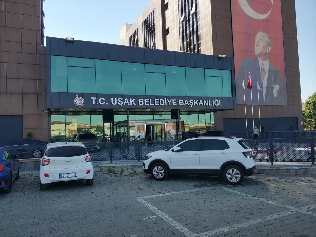 Uşak Belediyesi personel operasyonunda Özkan Yalım dahil 17 şüpheli gözaltına alındı