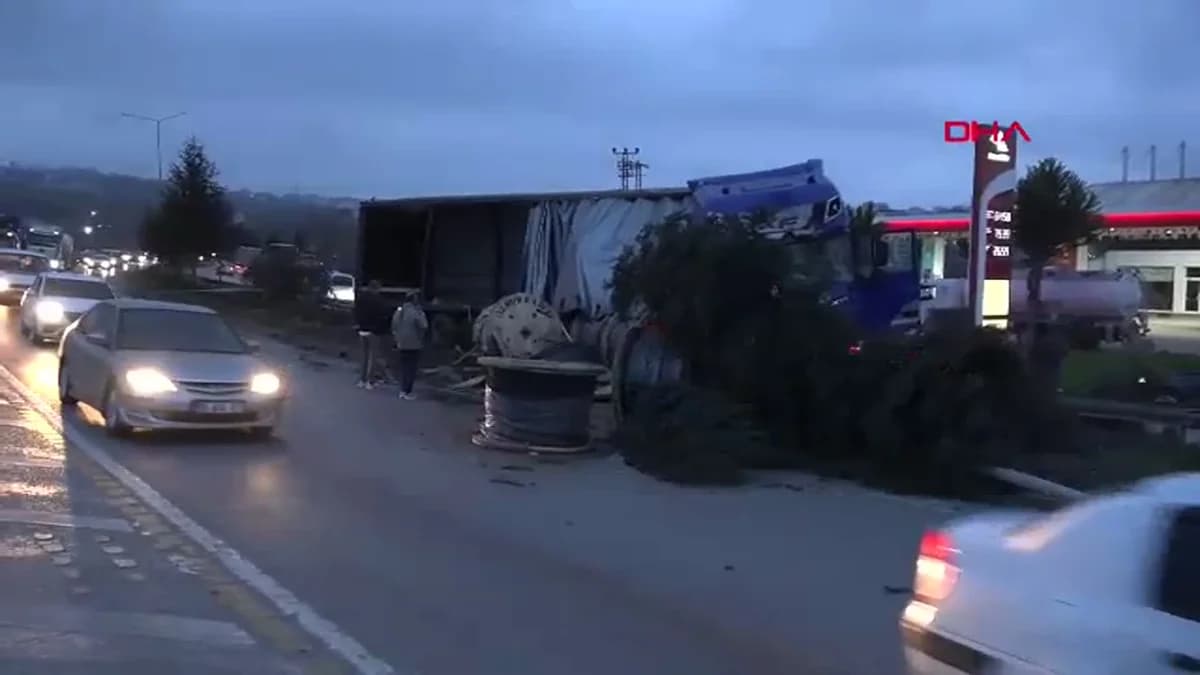 Samsun’da Freni Boşalan TIR, 4 Araca Çarptı: 6 Yaralı