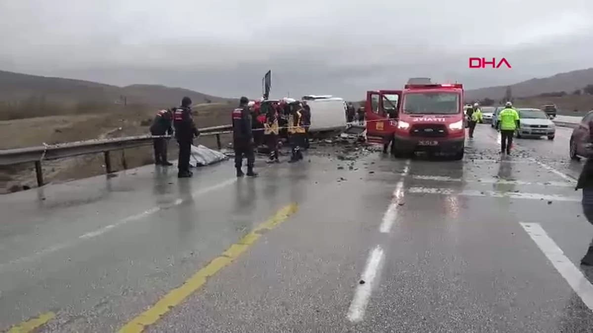 Konya’da Feci Kaza: Baba ve Oğlu Hayatını Kaybetti, 4 Yaralı