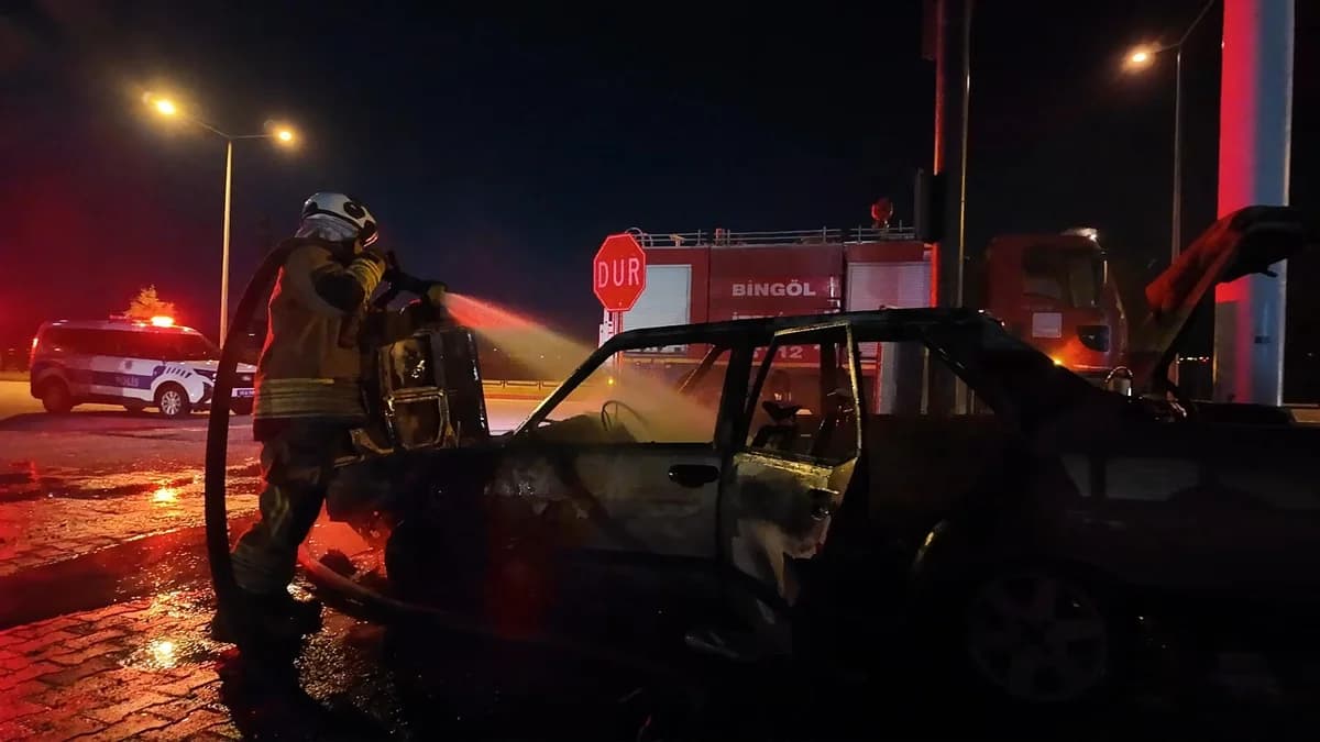Bingöl Sanayide Akıl Almaz Kaza: İtilen Otomobil Alevlere Teslim Oldu!