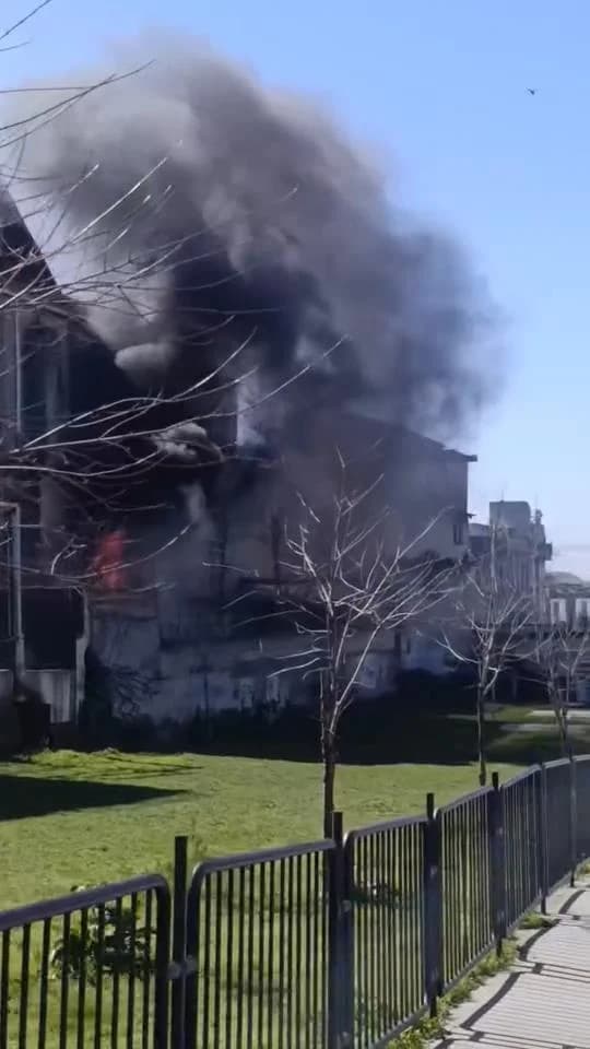 Bayrampaşa’da 3 Katlı Binada Yangın Çıktı