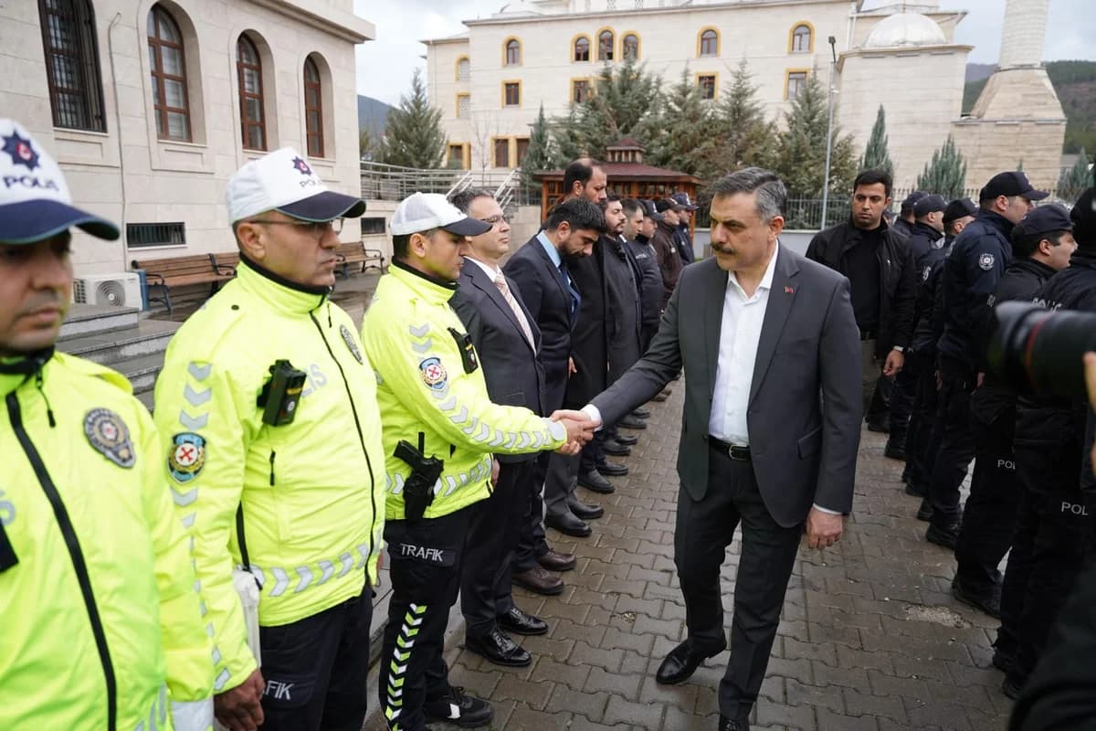 İçişleri Bakanı Çiftçi Kızılcahamam’da Emniyet Mensuplarıyla Bayramlaştı