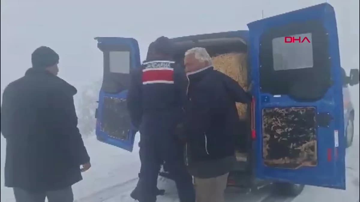 Konya’da Duygu Dolu Anlar: Jandarma, Karda Mahsur Kalan Hayvanlar İçin Seferber Oldu