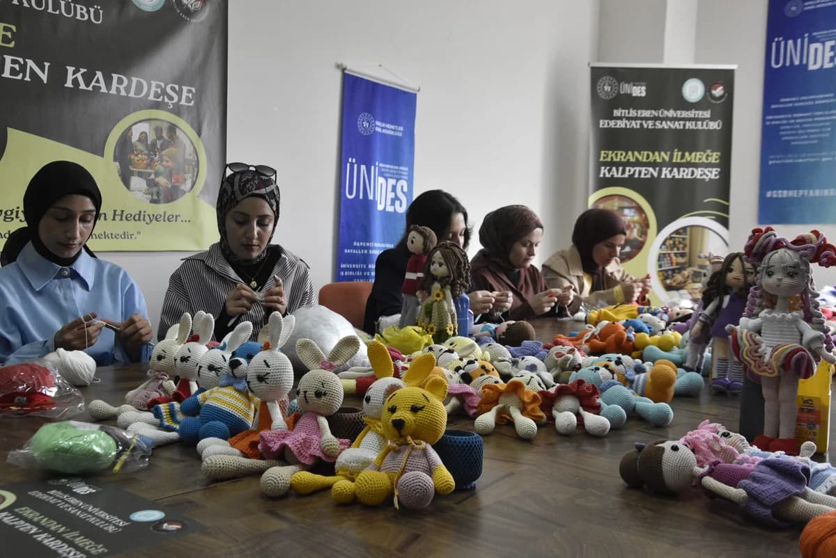 Üniversitelilerin Sevgiyle Ördüğü Amigurumi Bebekler, Kanserli Çocuklara Umut Olacak