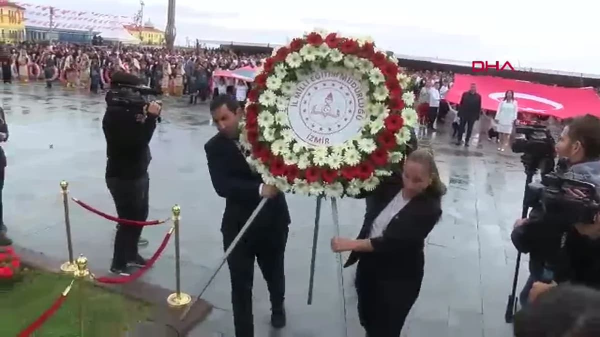 İzmir’de 23 Nisan Coşkusu: Egemenlik ve Çocuk Bayramı Cumhuriyet Meydanı’nda Kutlandı