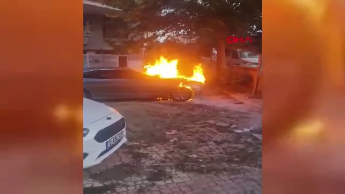 Batman’da Park Halindeki Araç Küle Döndü: Sabahın Sakinliği Yangınla Bölündü