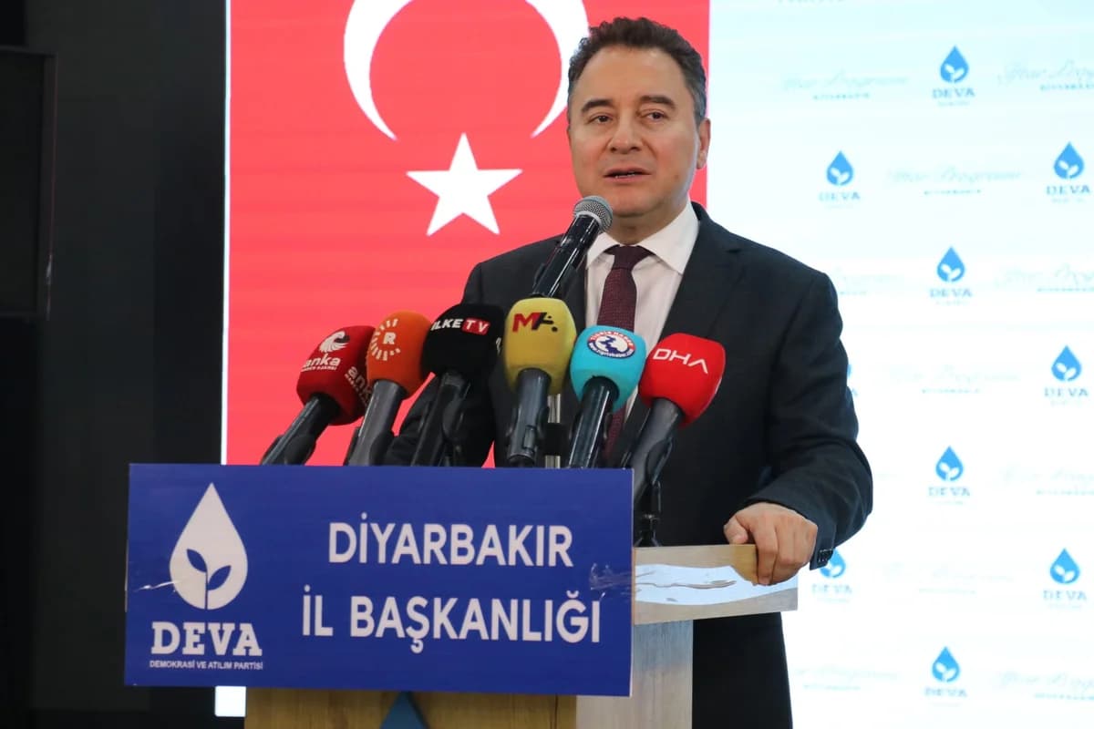 DEVA Partisi Genel Başkanı Babacan Diyarbakır’da Barış Mesajı Verdi