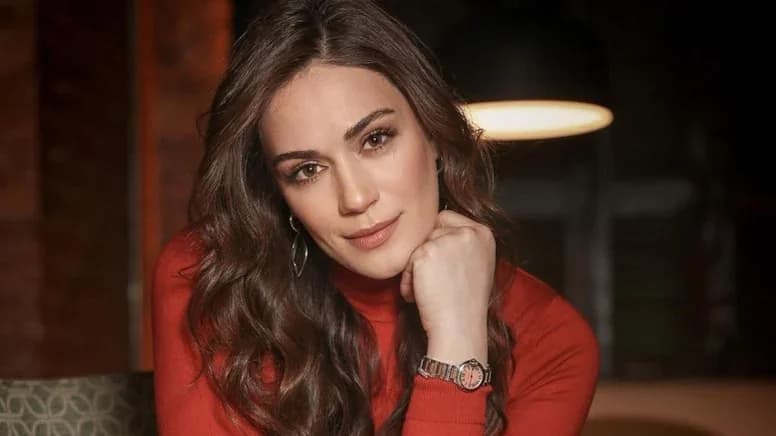 Ünlü oyuncu Özge Borak ile Gökhan Fırat aşkı magazin gündeminde