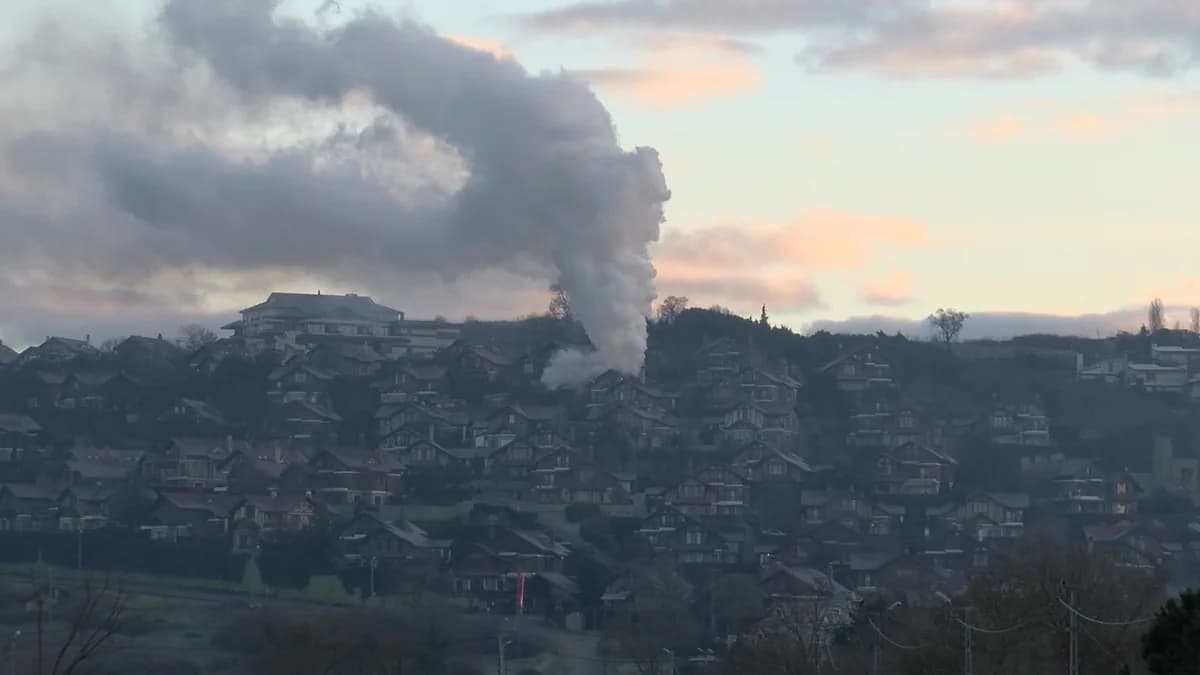 Beykoz’daki 3 Katlı Villada Yangın: İtfaiye Ekipleri Hızla Müdahale Etti