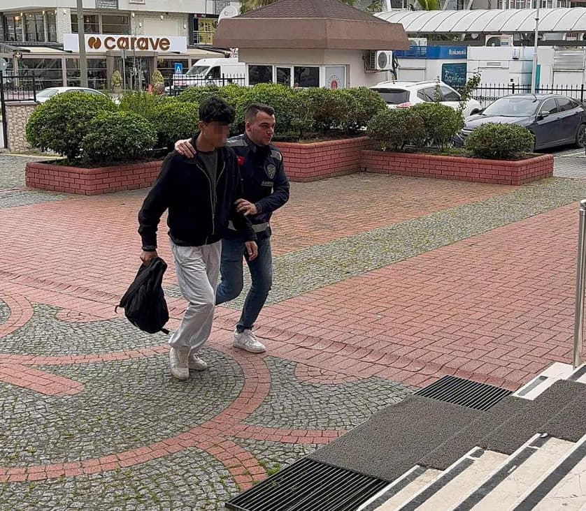 Ehliyet Sınavında Kopya Düzeneği: 5 Gözaltı