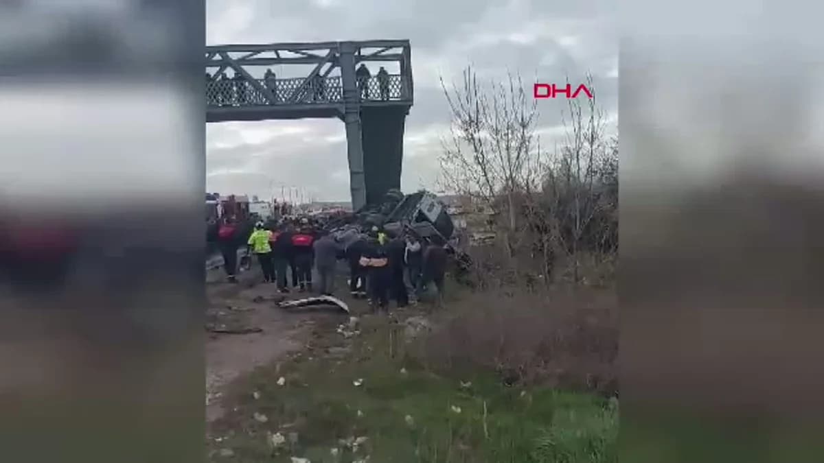 Ankara’da Trafik Kazası: Özel Halk Otobüsü Üst Geçide Çarptı, 4 Kayıp