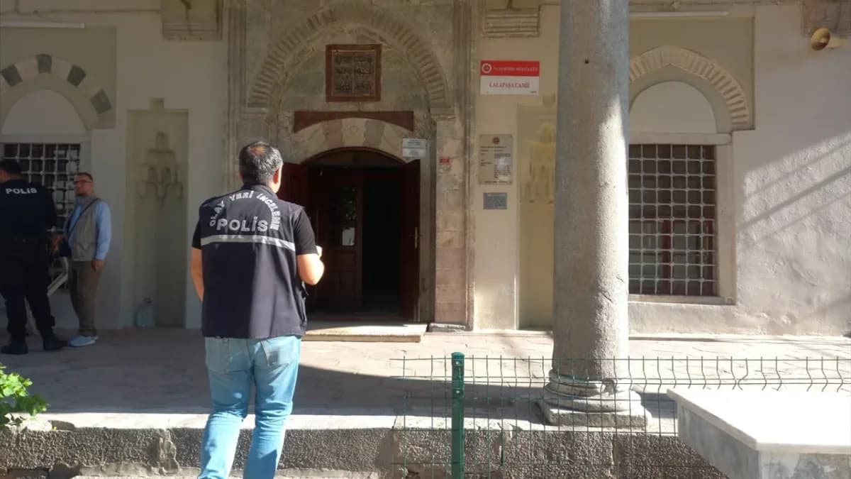 Manisa’da kaynar su saldırısı: Abi gözaltında, camide 2 tutuklama