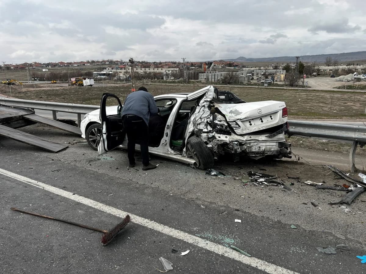 Kayseri’de Feci Kaza: Arızalı Otomobile TIR Çarptı