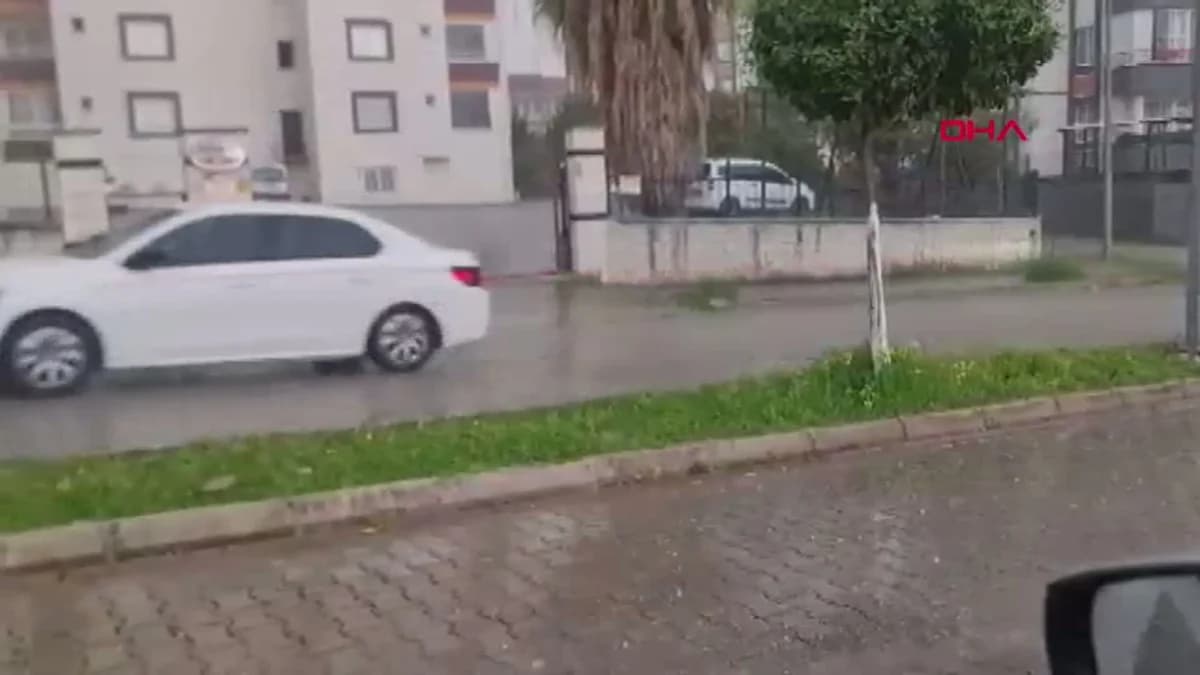 Osmaniye’de Sağanak ve Dolu Yağışı Cadde ve Sokakları Beyaza Bürüdü