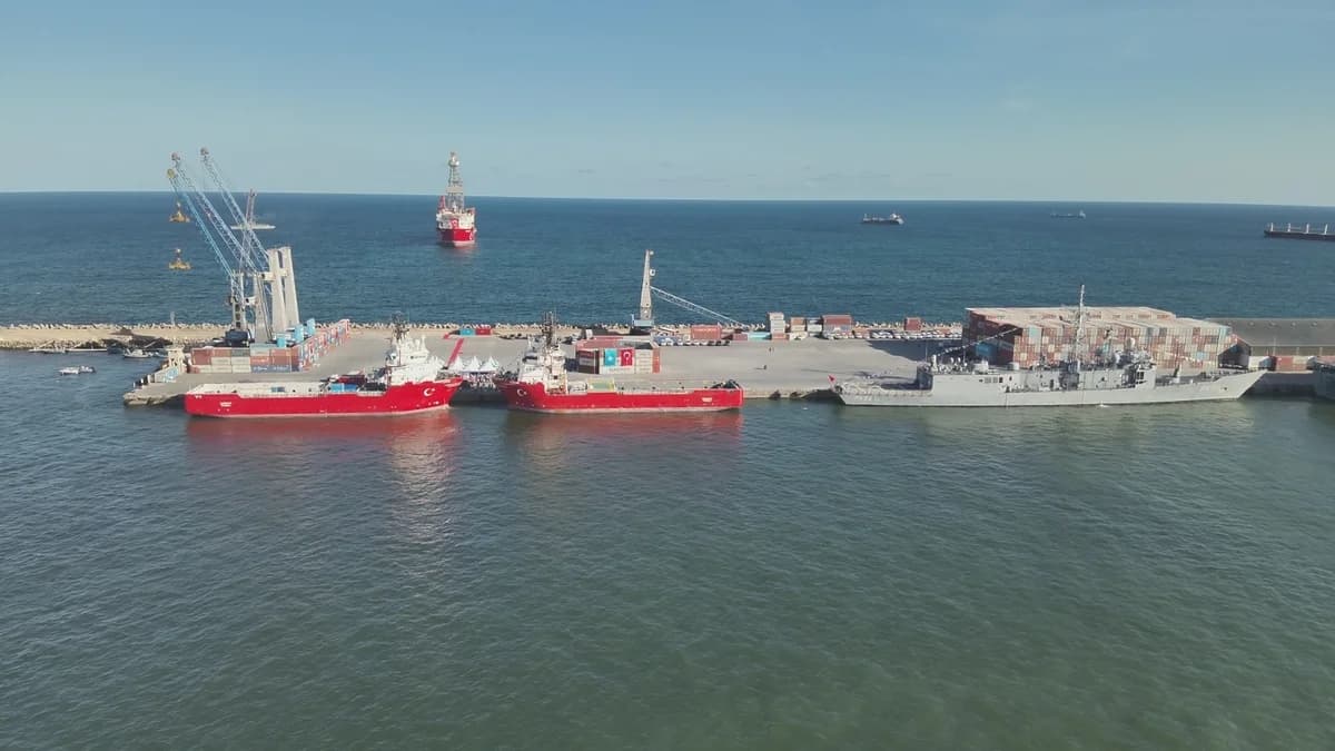 Mogadişu’da Çağrı Bey Ultra Derin Deniz Petrol Sondaj Gemisi Karşılandı