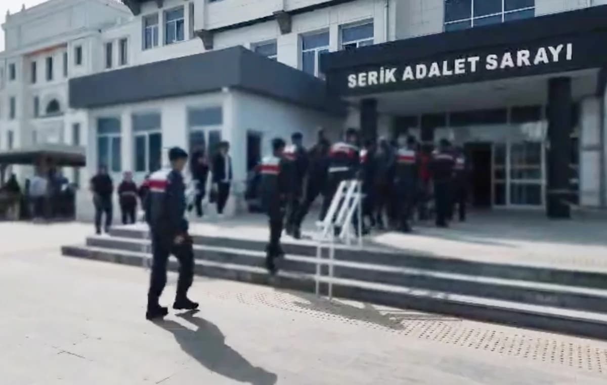 Antalya’da Tefecilik Operasyonunda 3 Kişi Tutuklandı