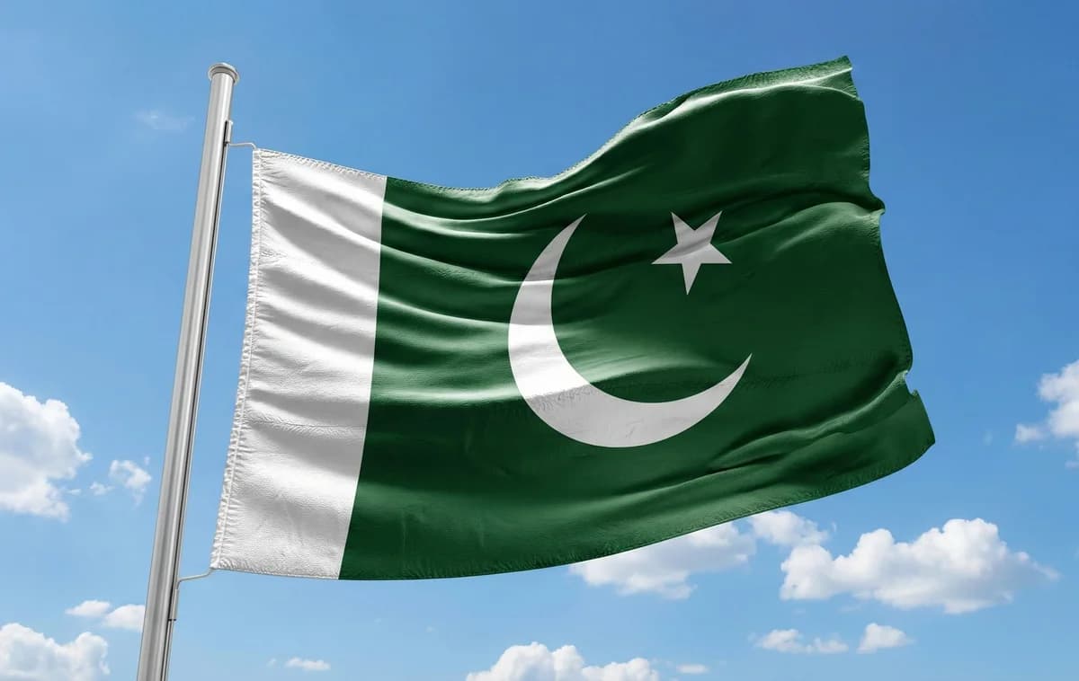 Pakistan’da Otobüs Faciası: Aşırı Hız Can Aldı, 4 Kişi Hayatını Kaybetti, 26 Yaralı