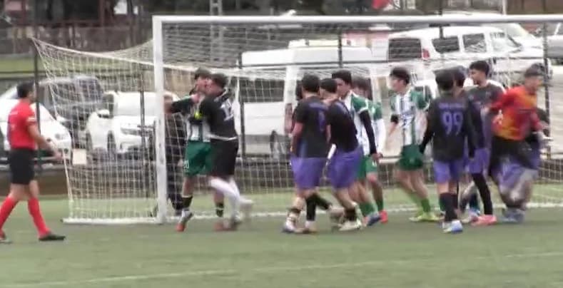 Artvin’de Futbol Maçında Kavga: Maç Ertelendi!