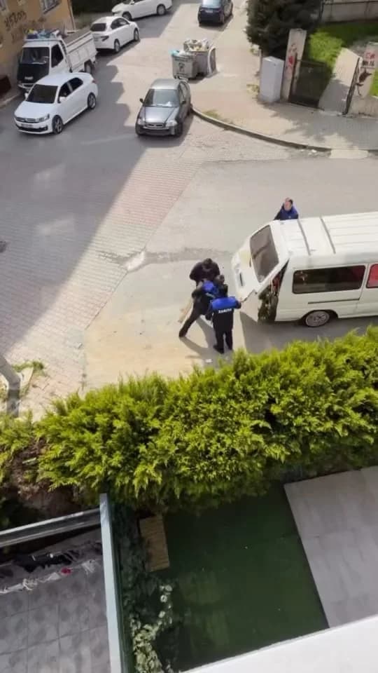 Beylikdüzü’nde Zabıta ile Seyyar Satıcı Arasında Tansiyon Yükseldi