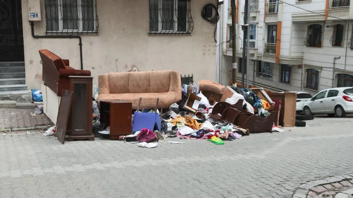 Esenyurt’ta Kiracı Drama: Evden Çıkarılan Eşyalar Sokağa Atıldı