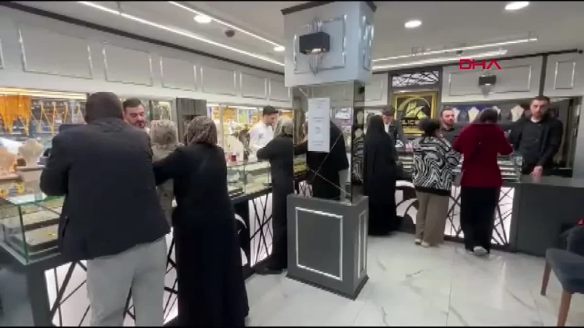 Bursa Kuyumcusu, Altın Satışı Yapamadığı İçin Dükkanına ‘Vallahi Billahi Tillahi Yok’ Yazısı Astı