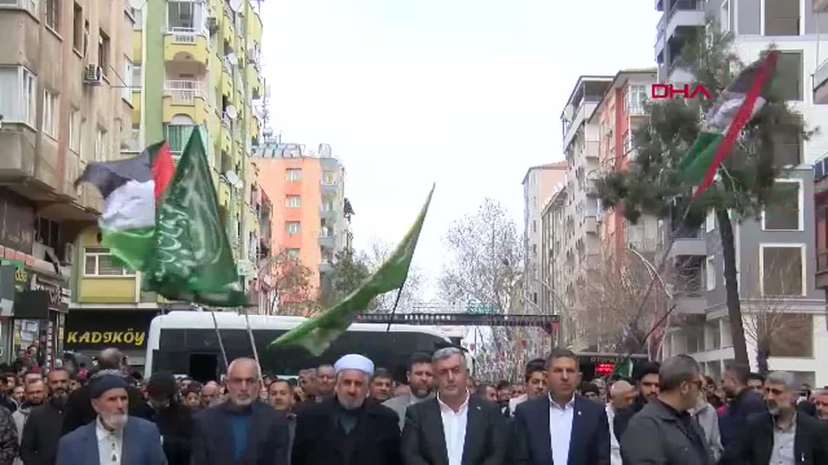 Diyarbakır’da İsrail ve ABD’ye Karşı Protesto Gösterisi